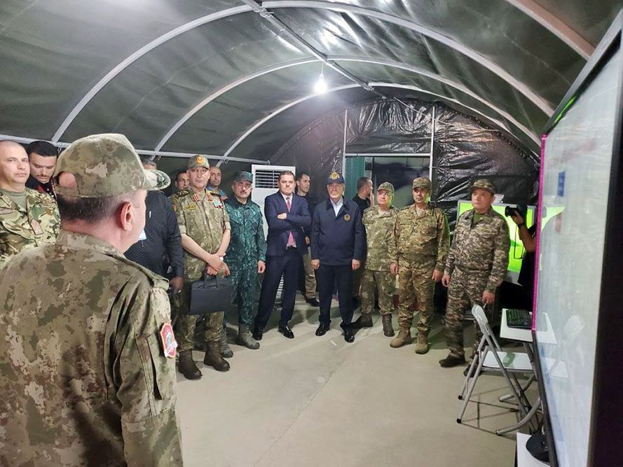 Azerbaijani defense chief attends military exhibition in Turkiye [PHOTO] - Gallery Image
