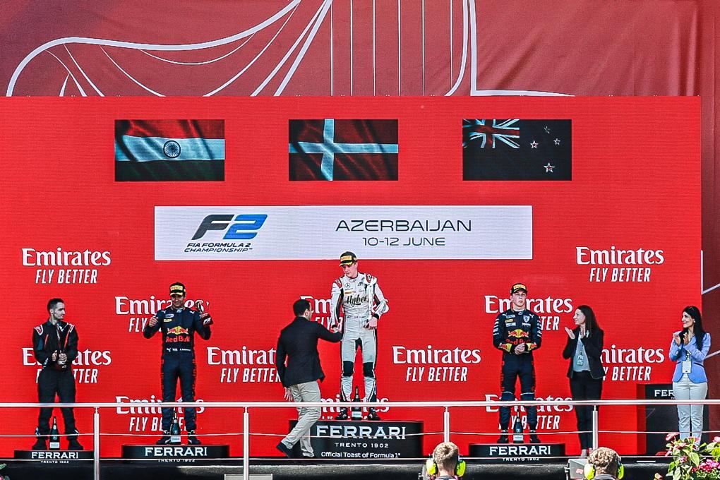 Winners of F2 Sprint race in Baku awards [PHOTO]