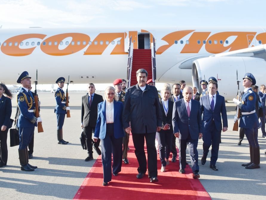 Venezuelan president paying working visit to Azerbaijan [PHOTO]