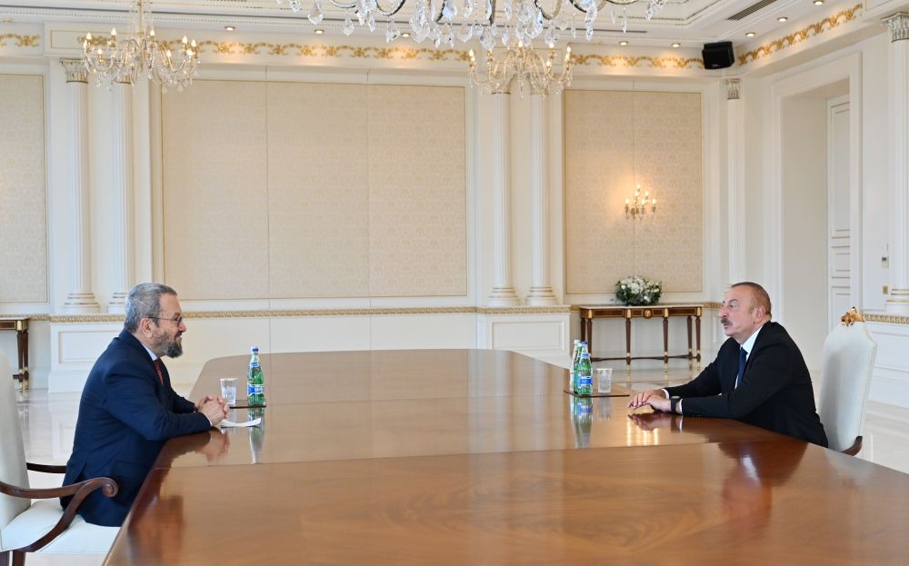 President Ilham Aliyev receives former Israeli premier [UPDATE]