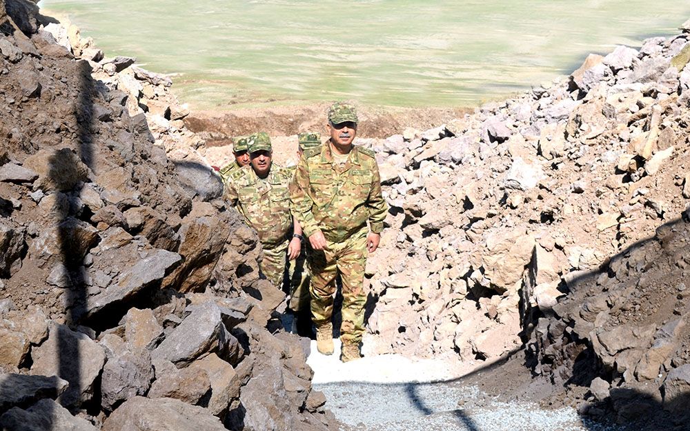 Azerbaijani defense minister inspects combat positions on state border [PHOTO/VIDEO]