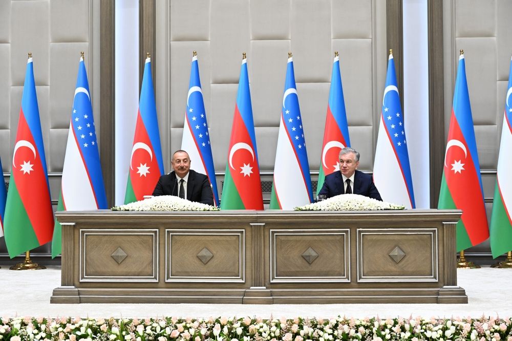 President Ilham Aliyev presented with Fuzuli's manuscript