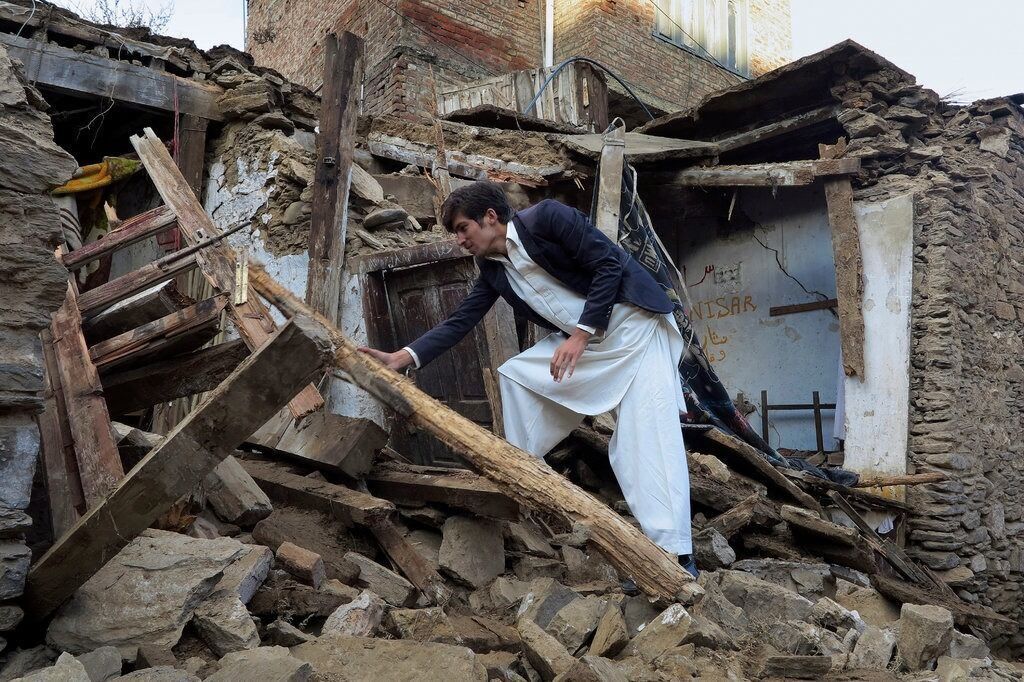 Iran set to send humanitarian aid to quake-hit Afghans on Wed. night