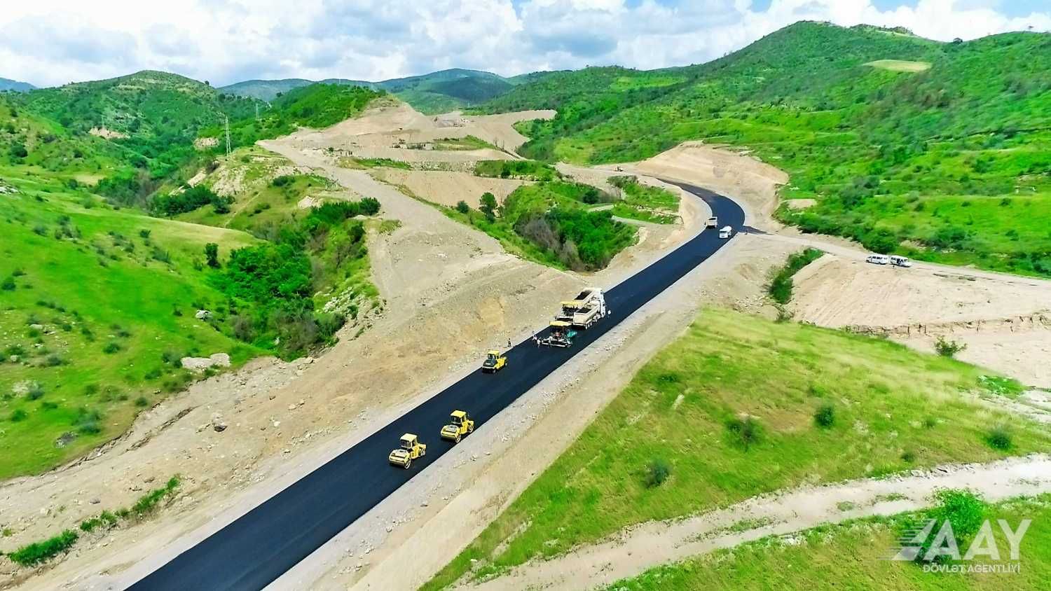 Asphalting of new highway bypassing Lachin city underway [PHOTO/VIDEO]
