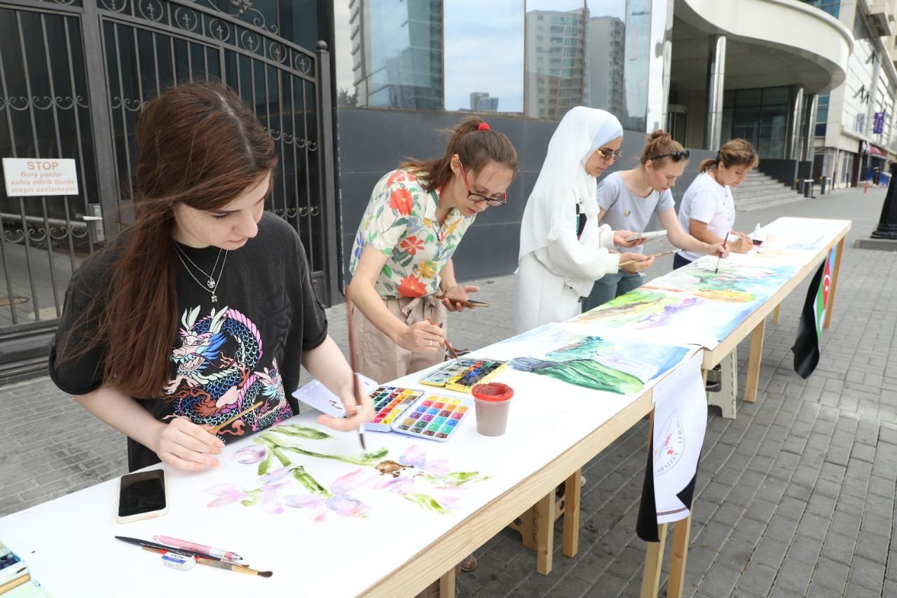 Spectacular watercolor performance shown in Baku [PHOTO]