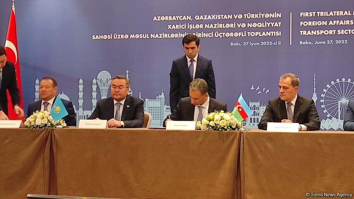 Azerbaijani, Turkish and Kazakh FMs sign co-op declaration in Baku [PHOTO]