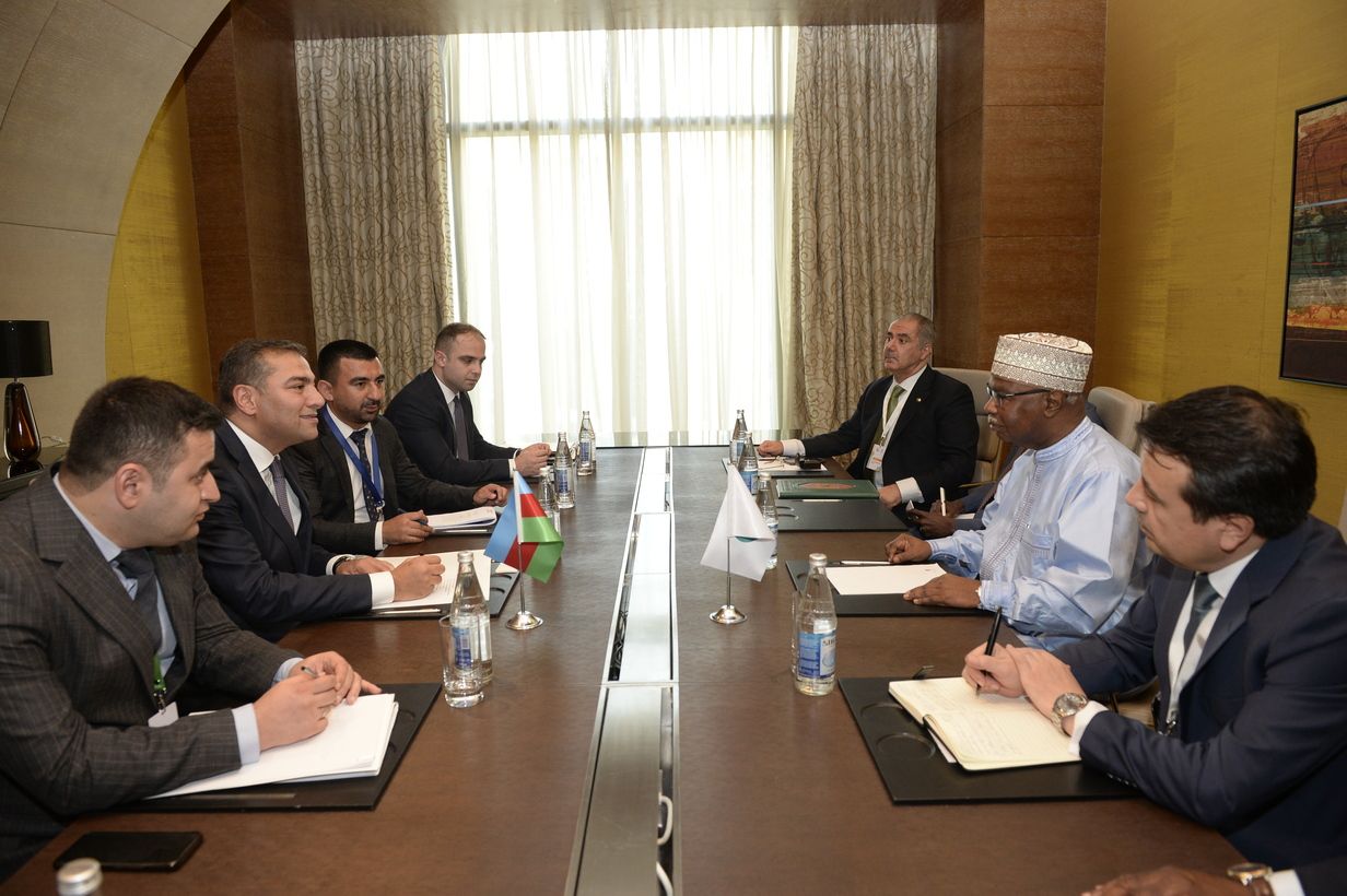 Chairman of State Tourism Agency meets with OIC Secretary-General [PHOTO]