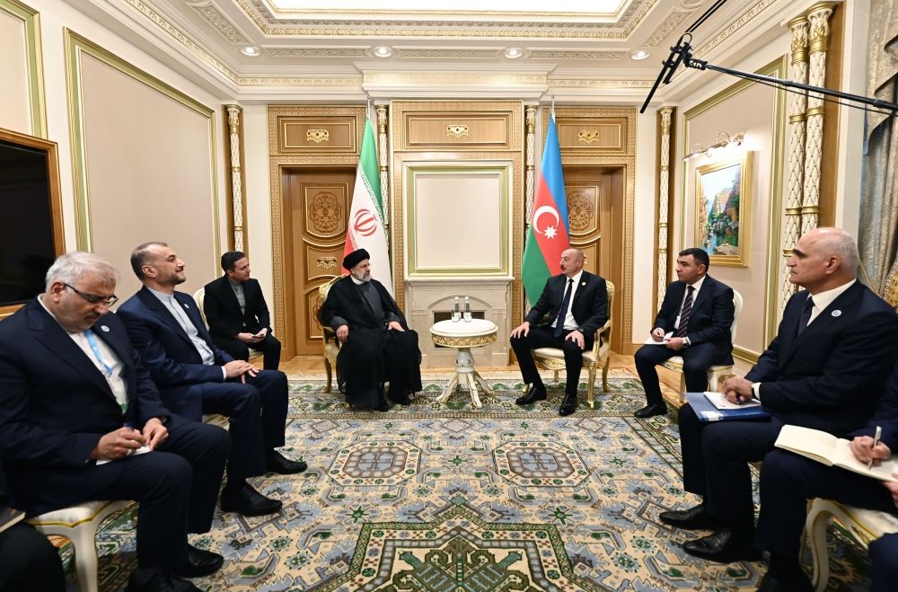 Azerbaijani, Iranian presidents meet on the fringes of Caspian littoral summit [UPDATE]