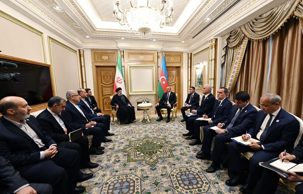 Azerbaijani, Iranian presidents meet on the fringes of Caspian littoral summit [UPDATE] - Gallery Image