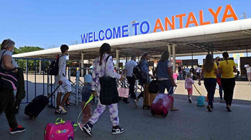 Antalya Airport breaks record with over 1,000 flights a day - governor