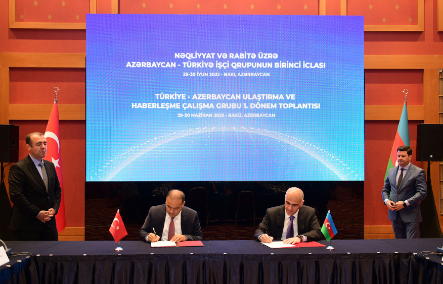 Azerbaijan, Turkiye discuss boosting cargo flows to BTK, Middle Corridor [PHOTO]