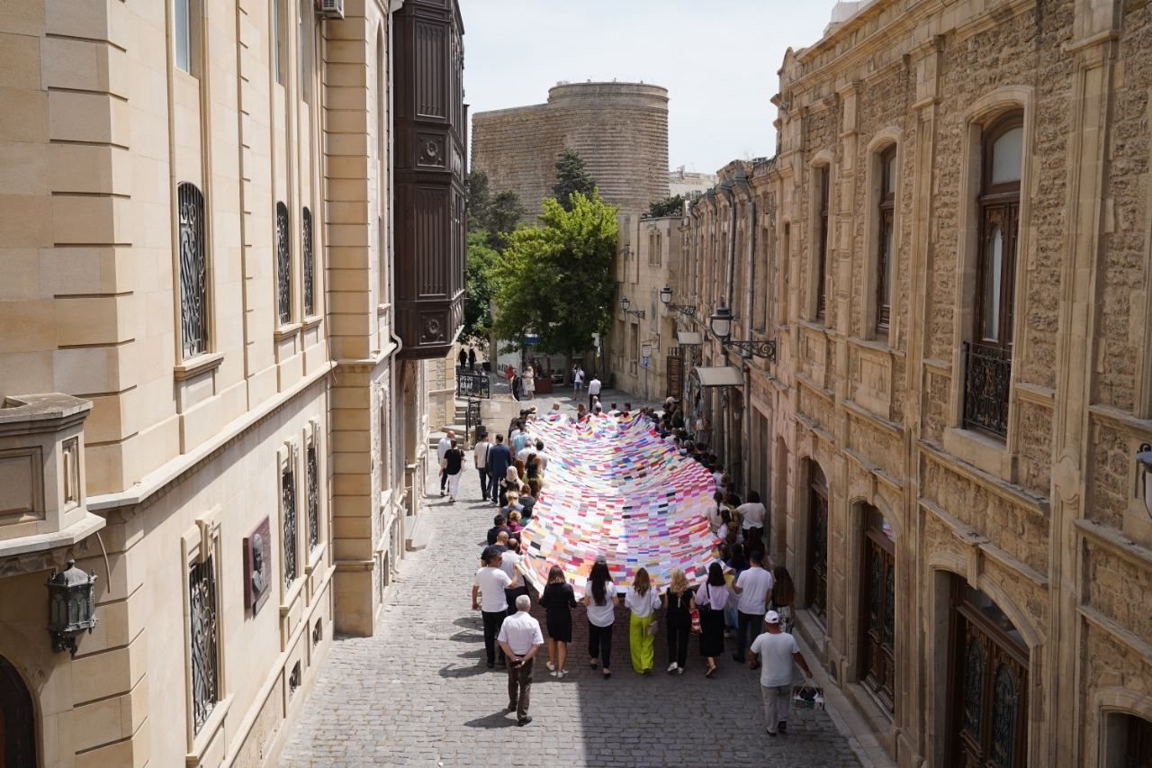 Gurama: Giant patchwork showcased in Baku [PHOTO] - Gallery Image
