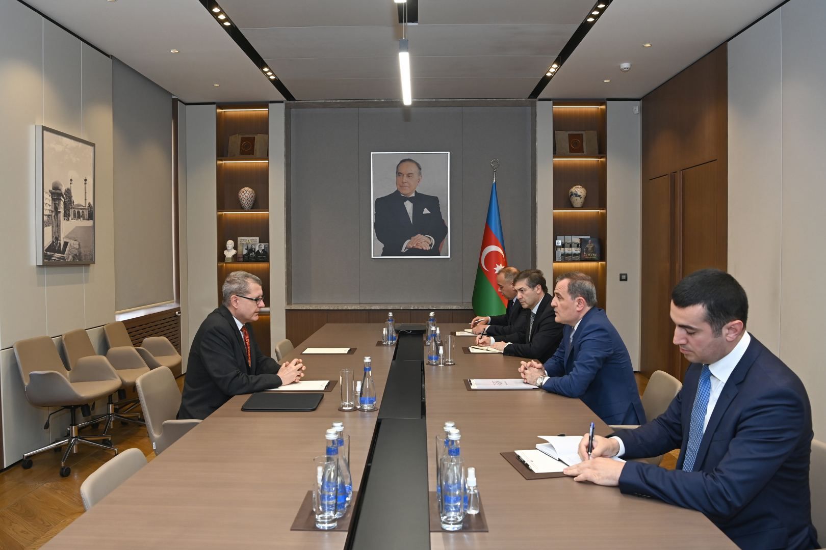 New Austrian ambassador presents copies of his credentials to Azerbaijani FM