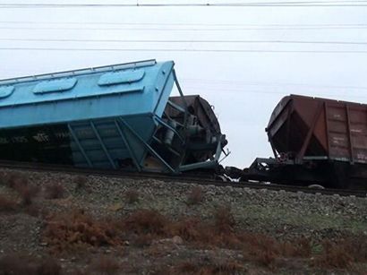 Overturned freight cars near Saatli station belong to Georgia - Azerbaijan Railways