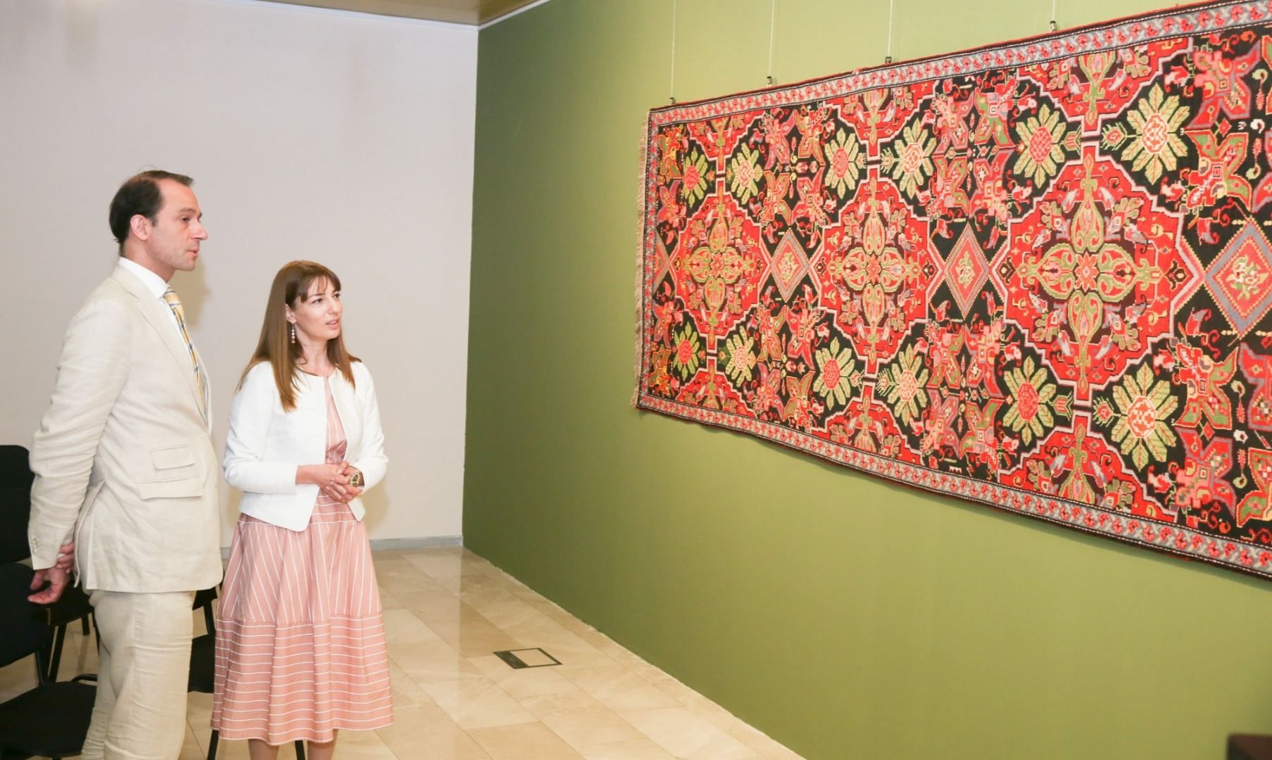 Swedish ambassador visits Carpet Museum [PHOTO]