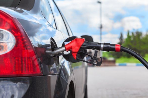 Azerbaijani experts talk market impact following rise of RON-95 fuel price