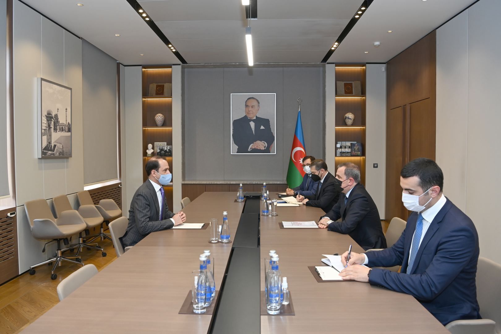 Azerbaijani foreign minister discusses regional issues, peace-building efforts with outgoing ambassadors [PHOTO]