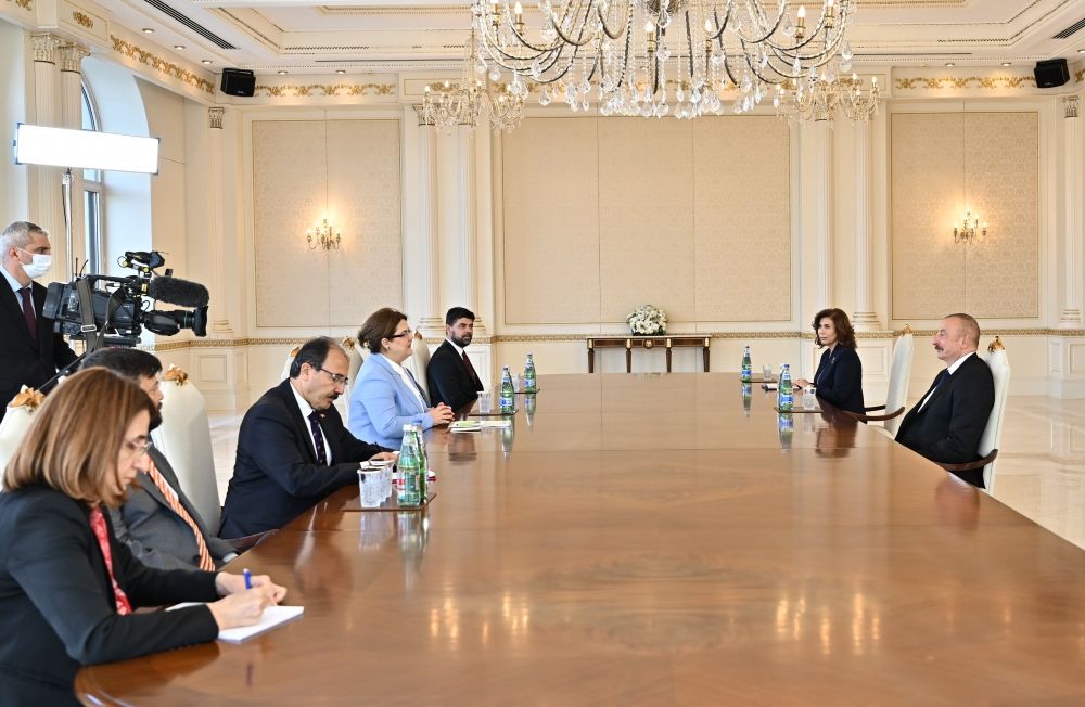 Azerbaijani president meets Turkiye's visiting minister of Family and Social Services [VIDEO]