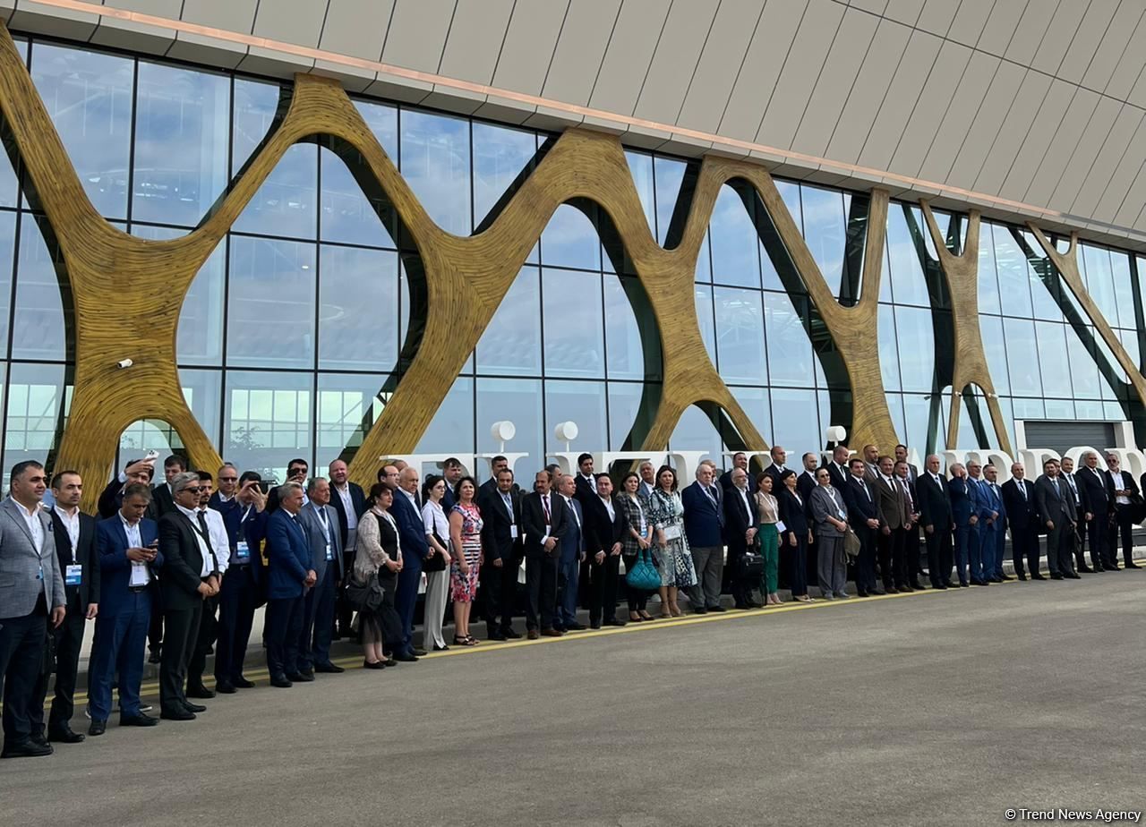 Foreign media rep, experts arrive at Fuzuli Airport to join int’l media forum in Shusha [PHOTO]