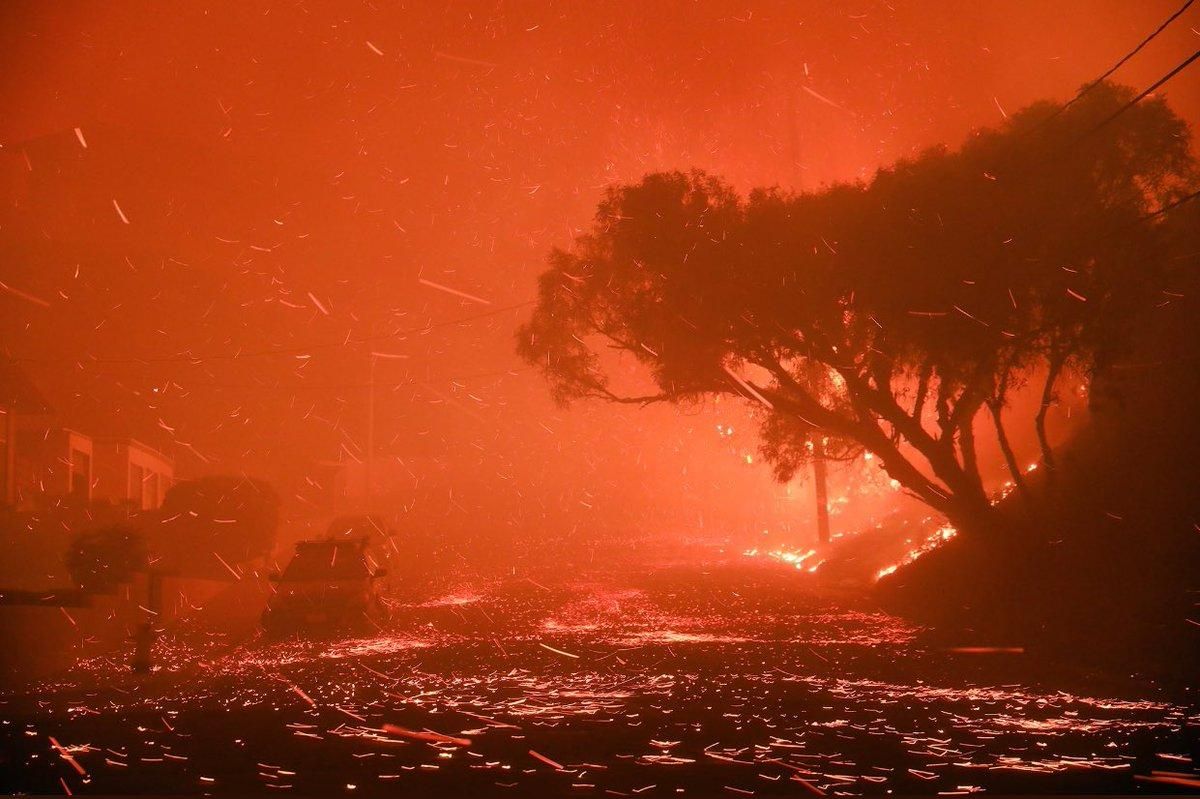 Fast-moving wildfire forces thousands to evacuate in U.S. California