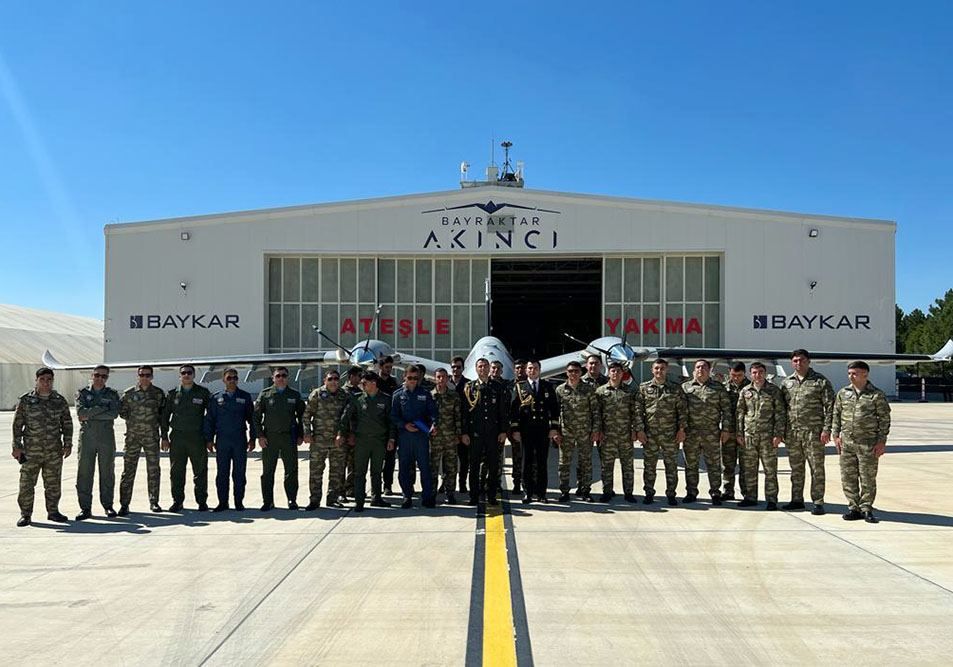 Azerbaijani servicemen accomplish military course in Türkiye [PHOTO]