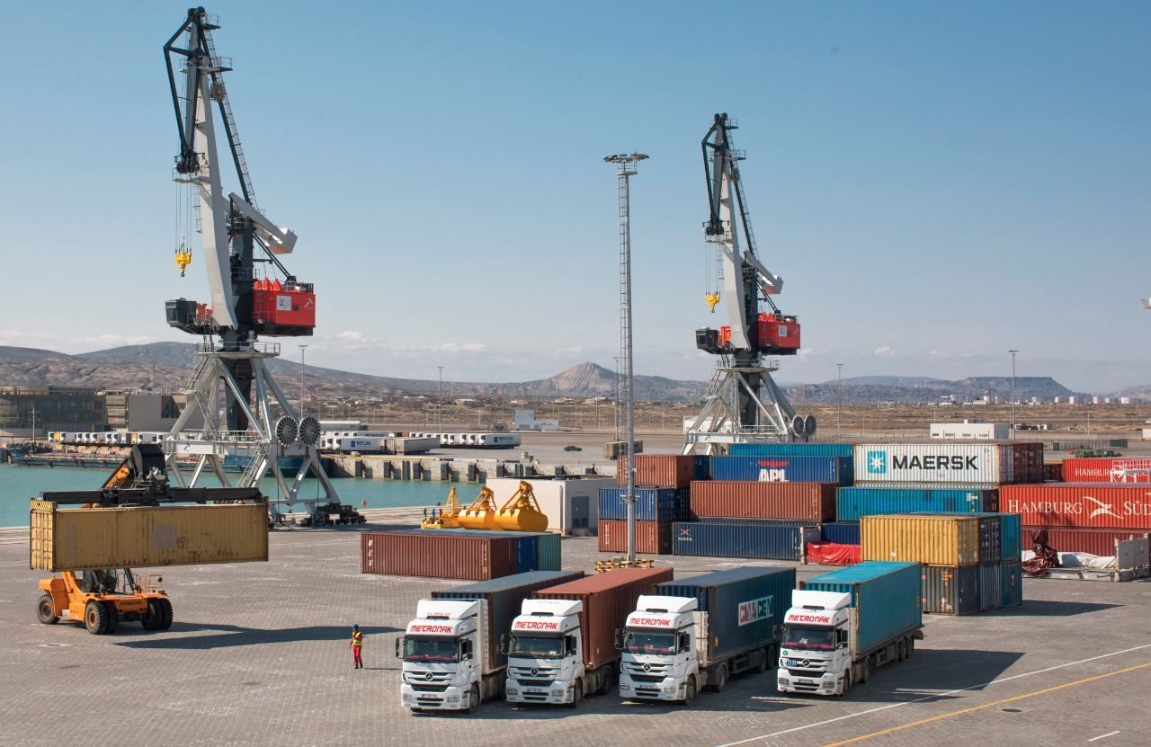 Heads of Azerbaijani state agencies responsible for transit cargo traffic hold meeting at Port of Baku