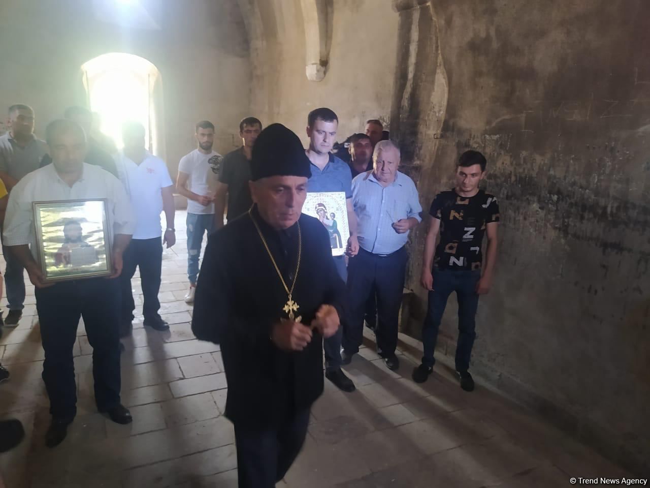 Albanian-Udi Christian community visits ancient Albanian temple [PHOTO]