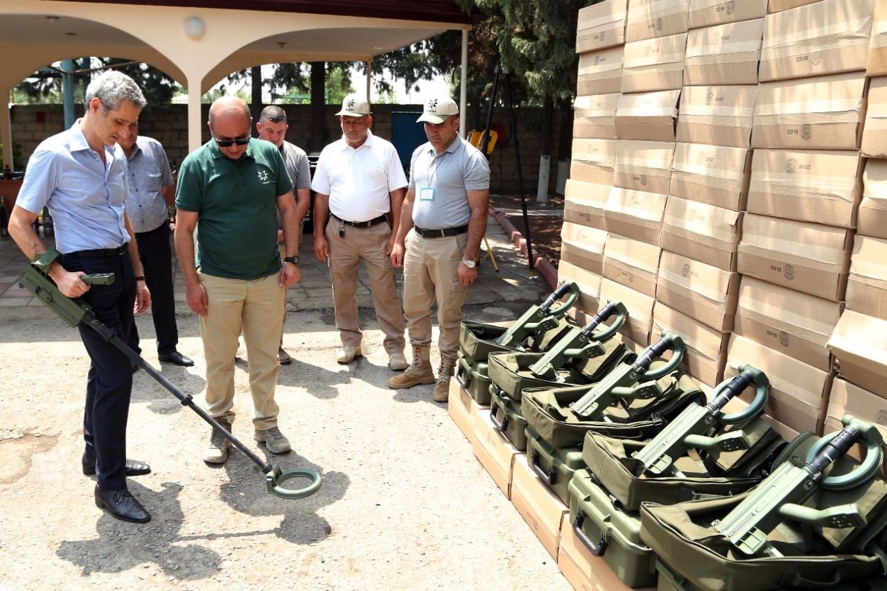 France provides over 130 landmine detectors to Azerbaijan [PHOTO] - Gallery Image