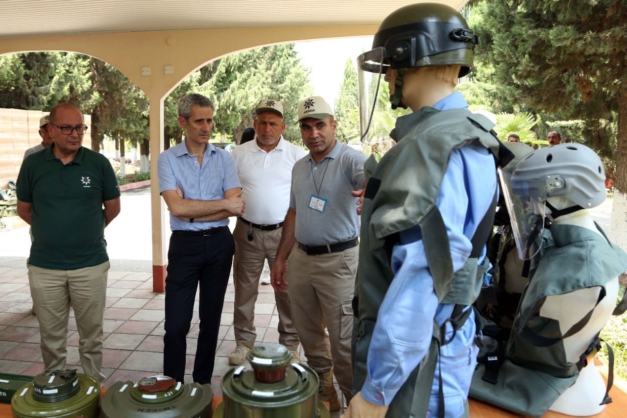 France provides over 130 landmine detectors to Azerbaijan [PHOTO]