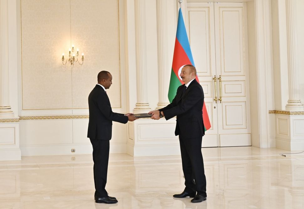 President Ilham Aliyev receives credentials of incoming ambassador of Rwanda [UPDATE] - Gallery Image