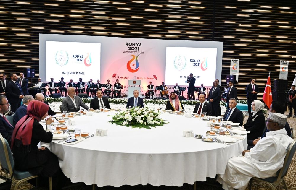 Dinner hosted in honor of heads of state, government and delegations participating in opening ceremony of 5th Islamic Solidarity Games [PHOTO/VIDEO]