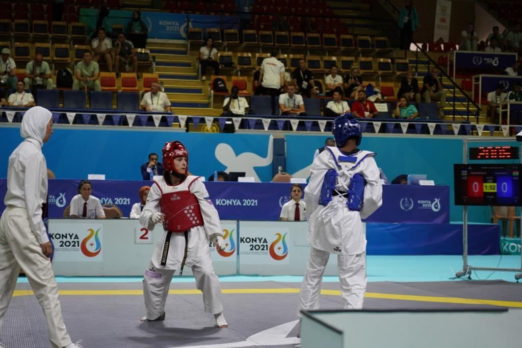 Azerbaijani female taekwondo fighter defeats her rival at V Islamic Solidarity games [PHOTO]