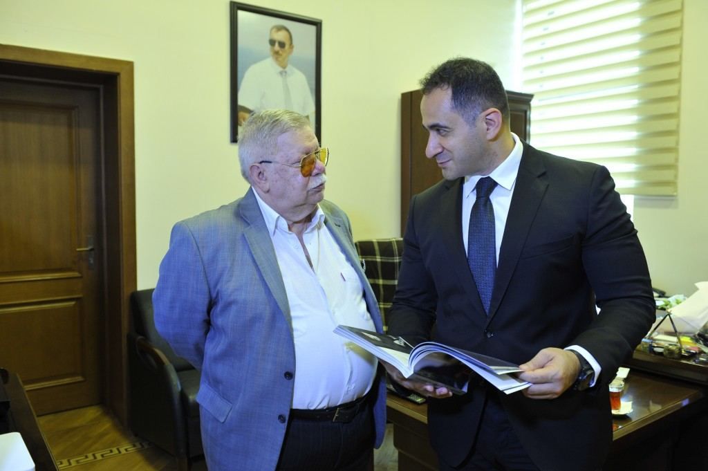 Deputy culture minister receives People's Artist Azarpasha Nematov [PHOTO]