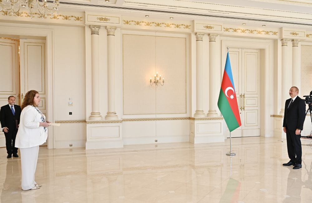 President Ilham Aliyev receives credentials of Argentinian ambassador [UPDATE]