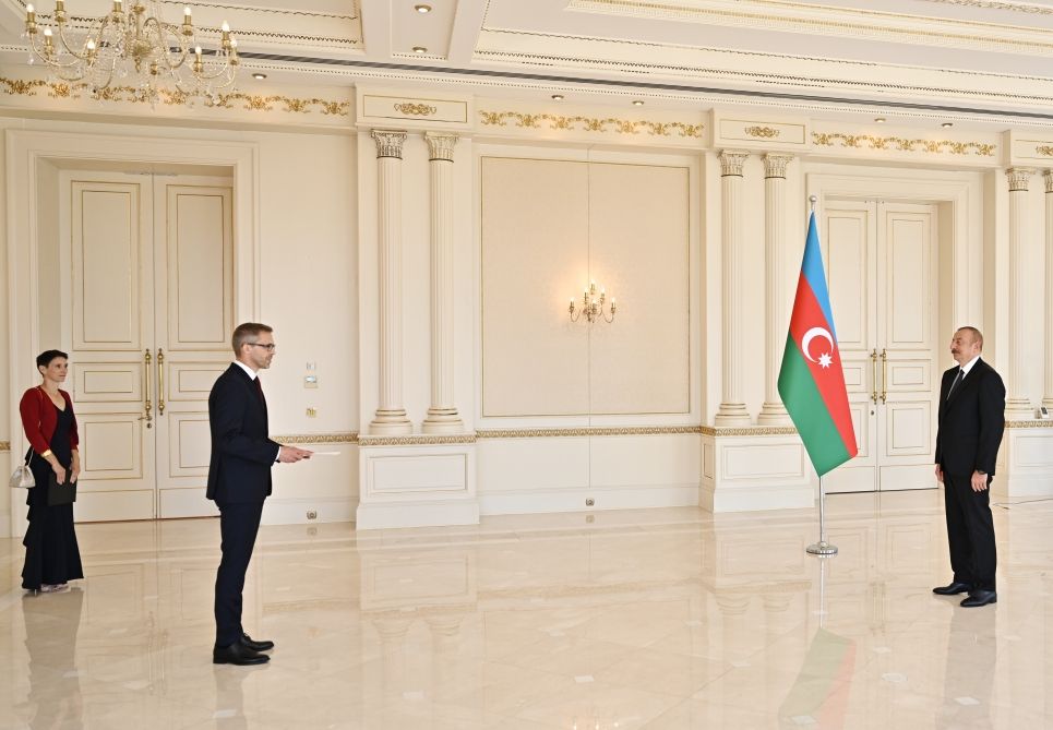 President Ilham Aliyev receives credentials of newly-appointed Swedish ambassador [UPDATE] - Gallery Image