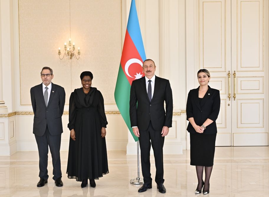 President Ilham Aliyev receives credentials of incoming ambassador of South Africa [UPDATE]