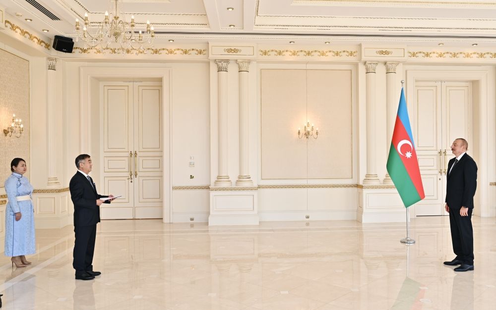 President Ilham Aliyev receives credentials of newly-appointed Mongolian ambassador [UPDATE]
