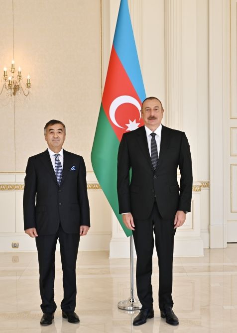 President Ilham Aliyev receives credentials of newly-appointed Mongolian ambassador [UPDATE] - Gallery Image