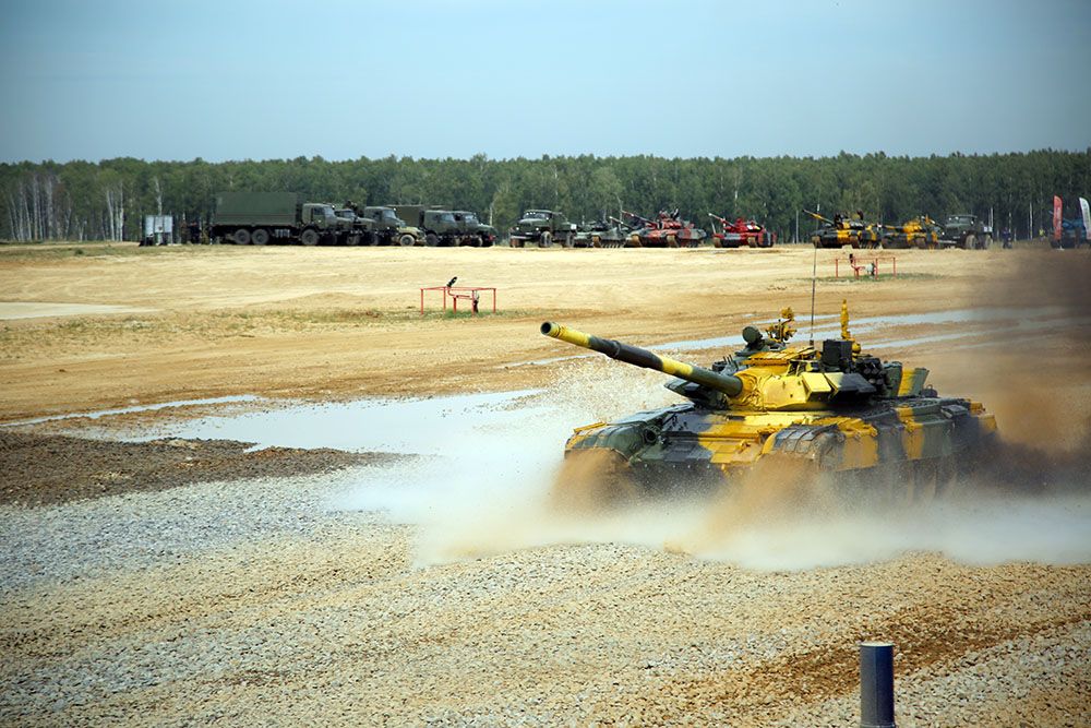 Azerbaijani servicemen advance to Tank Biathlon contest semi-finals in Moscow [PHOTO]