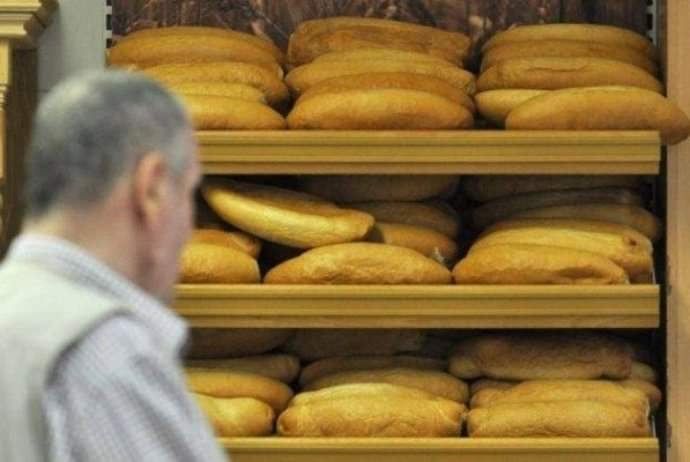 Azerbaijan monitors sales of bread and flour