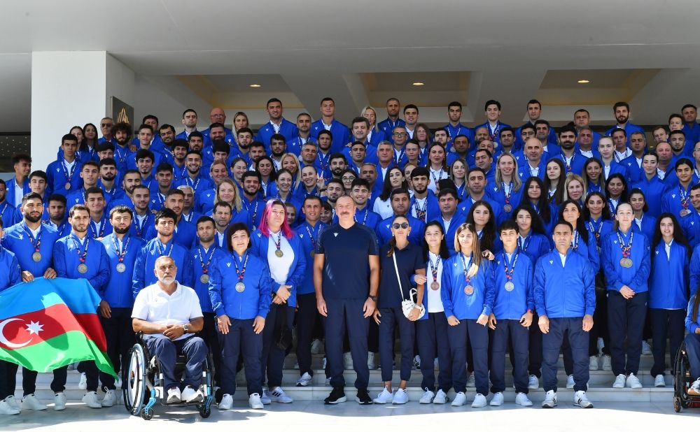 Azerbaijani president meets sportsmen who achieved great results at 5th Islamic Solidarity Games [UPDATE]
