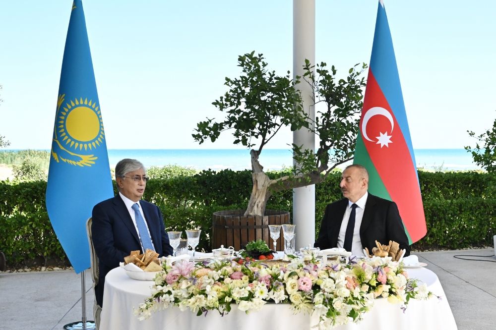 President Ilham Aliyev hosts official reception in honor of President of Kazakhstan Kassym-Jomart Tokayev [VIDEO]