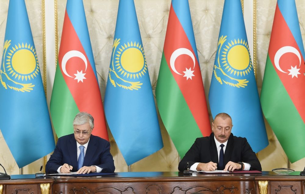 Azerbaijan, Kazakhstan sign documents [UPDATE]