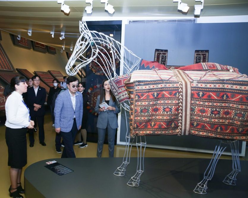 Special representative of Korean president visits Carpet Museum [PHOTO]