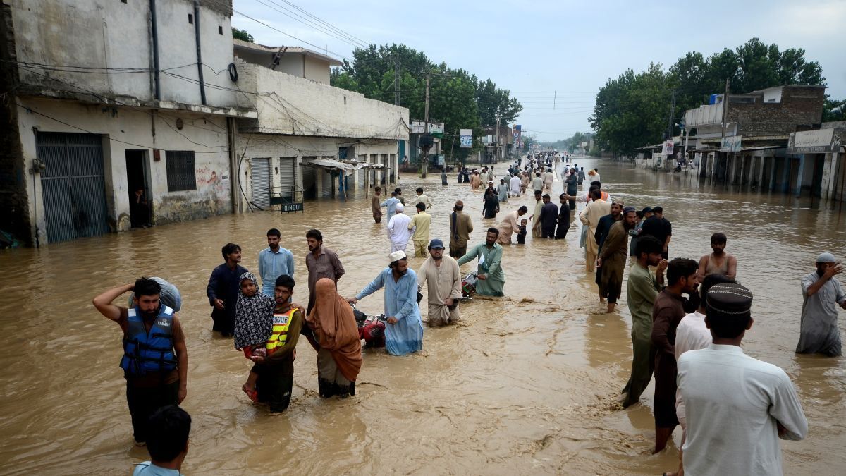 Pakistan foreign minister says help needed after 'overwhelming' floods