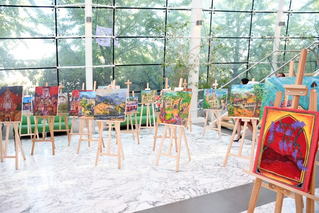 Mugham Center displays stunning art works by young artists [PHOTO]