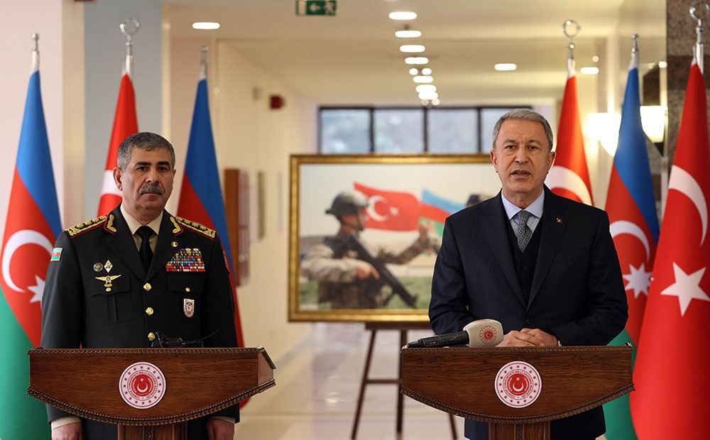 Azerbaijani, Turkish Defense chiefs discuss fresh clashes on Azerbaijan-Armenia border