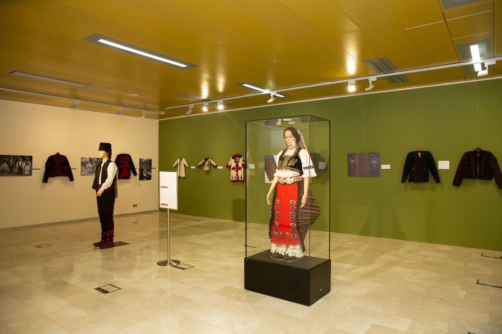 Serbian traditional costumes on display in Baku [PHOTO]