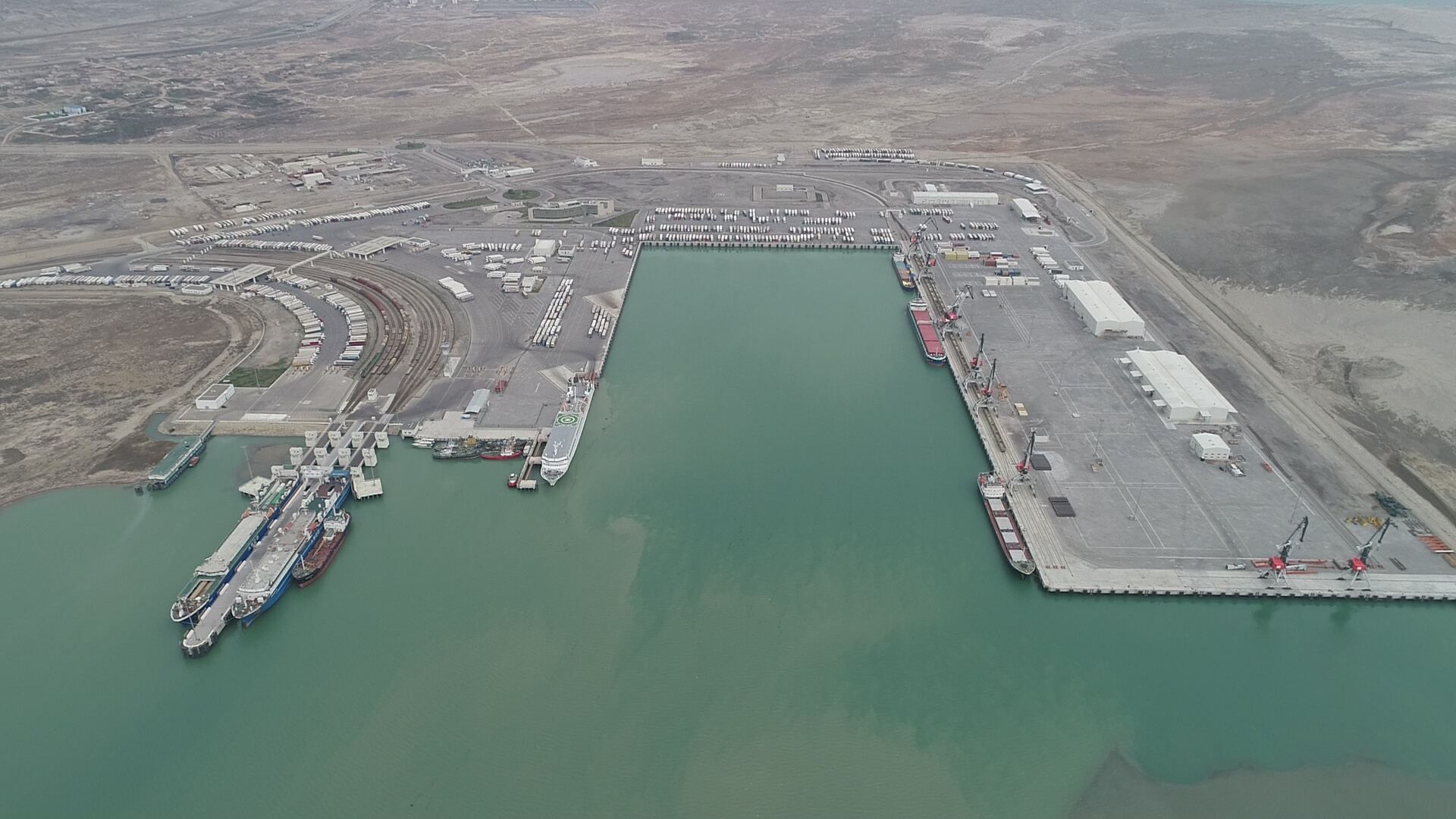 Kazakh ship arrives at Azerbaijan's Port of Baku