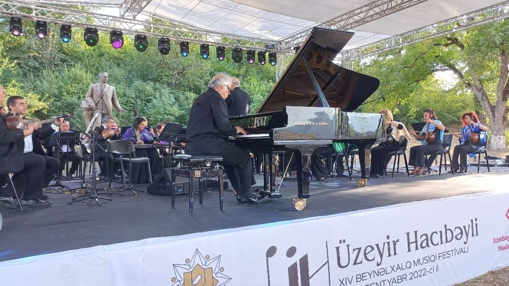 Historical castle city plays home to birthday celebrations of genius composer [PHOTO]